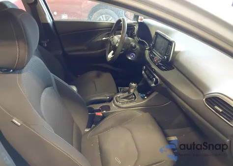 2018 Hyundai Elantra Gt z USA, uszkodzony, nr VIN KMHH35LEXJU063059